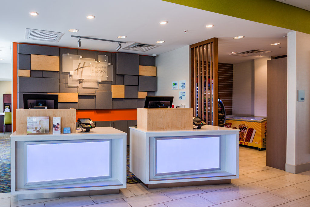 Holiday Inn Express & Suite Milroy - Reedsville Exterior foto