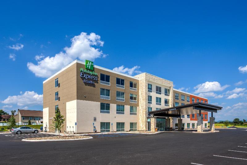 Holiday Inn Express & Suite Milroy - Reedsville Exterior foto